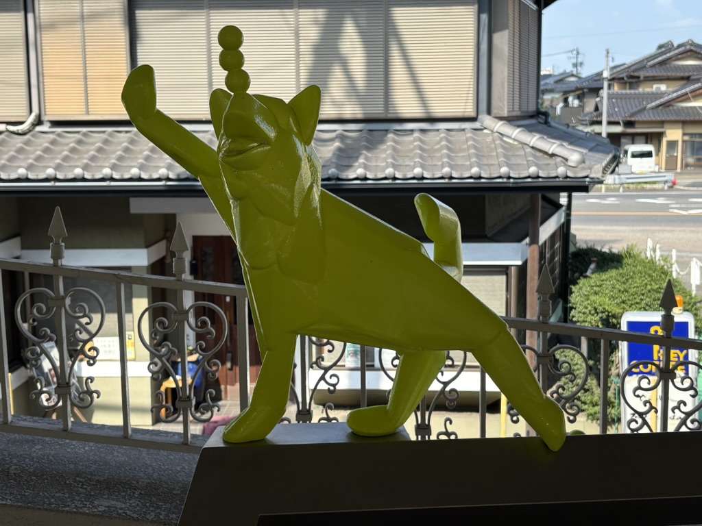 犬山遊園駅校内の犬のオブジェ