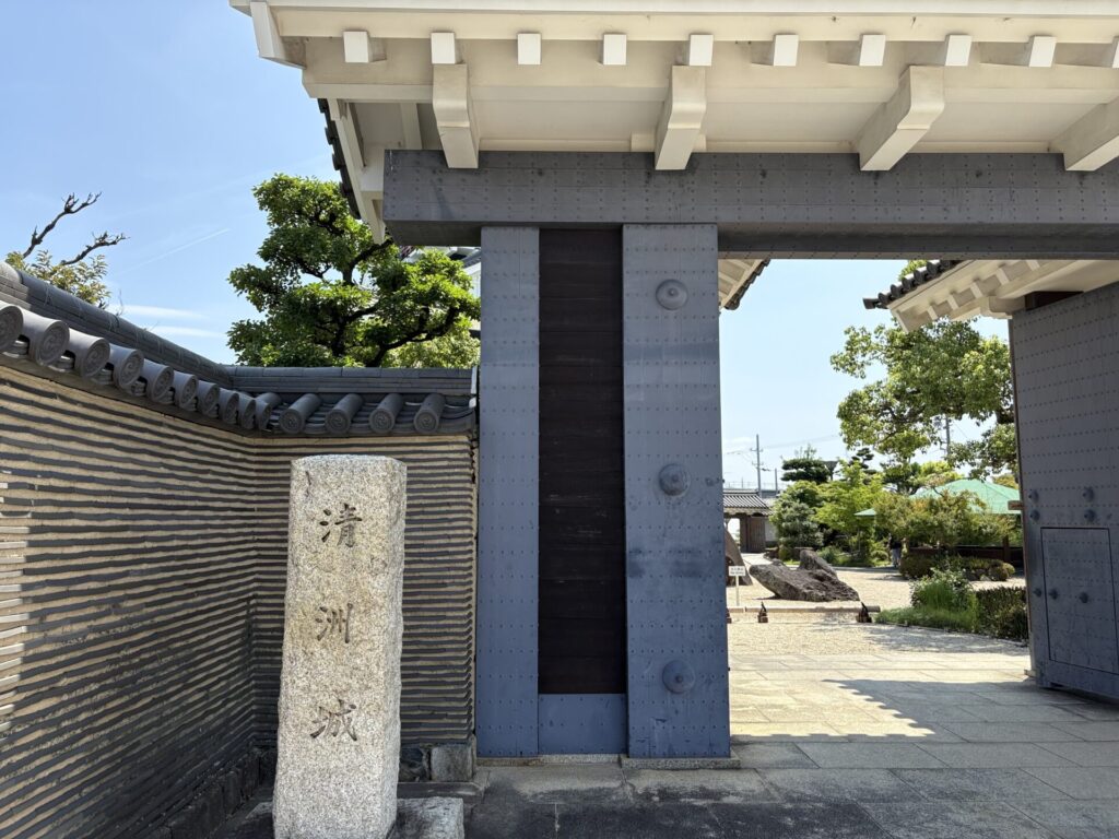清洲城入り口